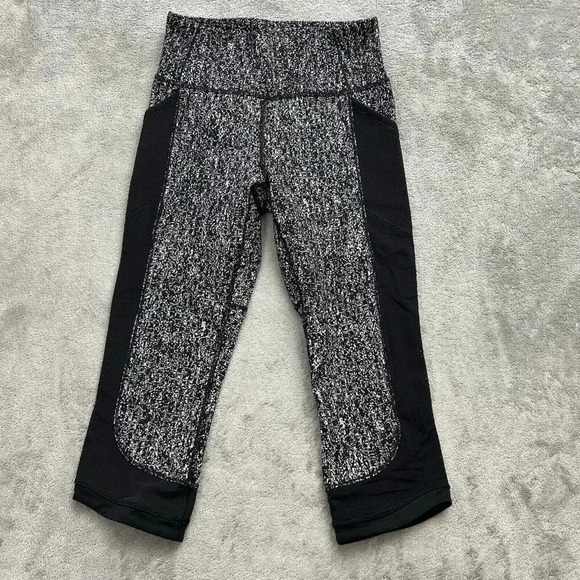 Lululemon Leggings Womens 2 Fit Physique Crop Luon Suited Jacquard Black White - Picture 1 of 11